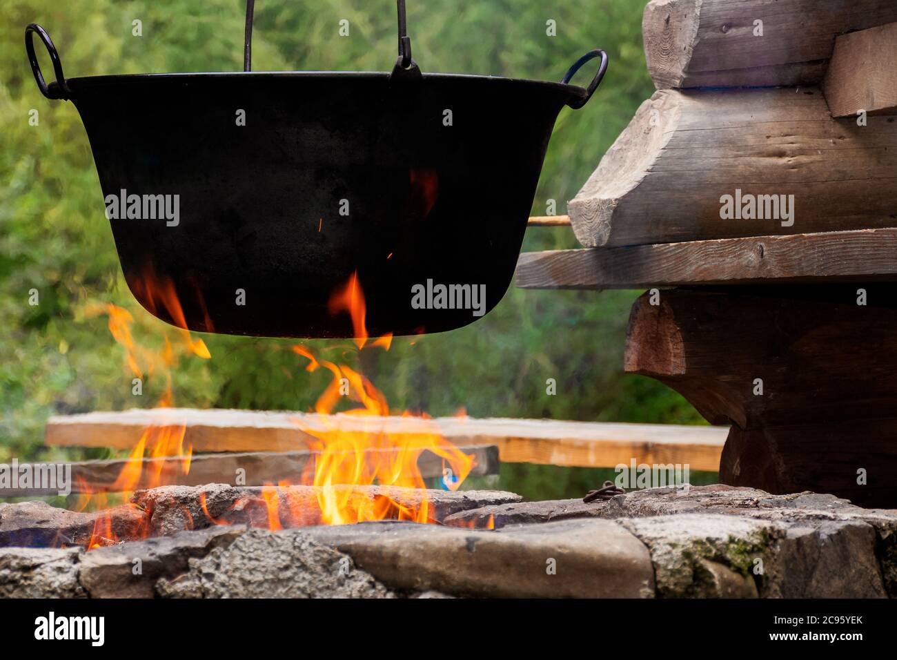 https://c8.alamy.com/comp/2C95YEK/traditional-hungarian-bogracs-goulash-soup-cooking-dish-on-open-fire-in-a-cauldron-preparing-healthy-food-outdoors-concept-popular-european-cuisine-2C95YEK.jpg