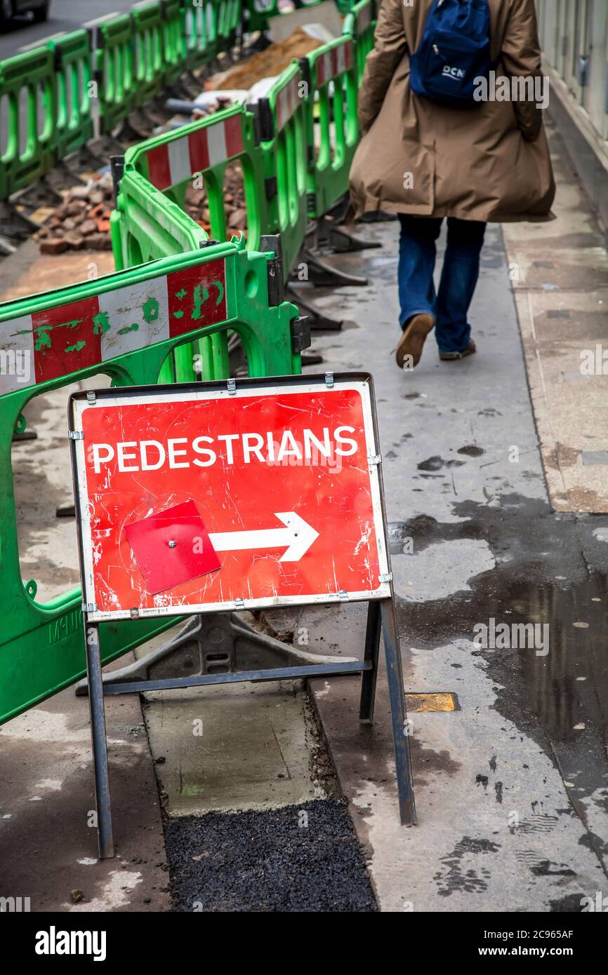 London, Great Britain - construction site. Signpost. Pedestrians should go around to the right. | London, Grossbritannien - Baustelle. Hinweisschild. Stock Photo