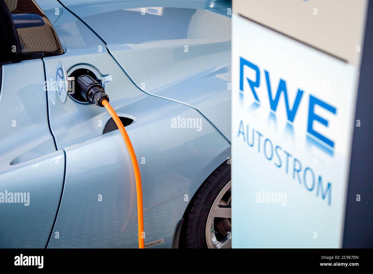 https://c8.alamy.com/comp/2C9670N/essen-north-rhine-westphalia-germany-an-electric-car-tesla-roadster-in-the-brabus-edition-will-be-charged-at-an-rwe-fast-charging-station-at-the-2C9670N.jpg