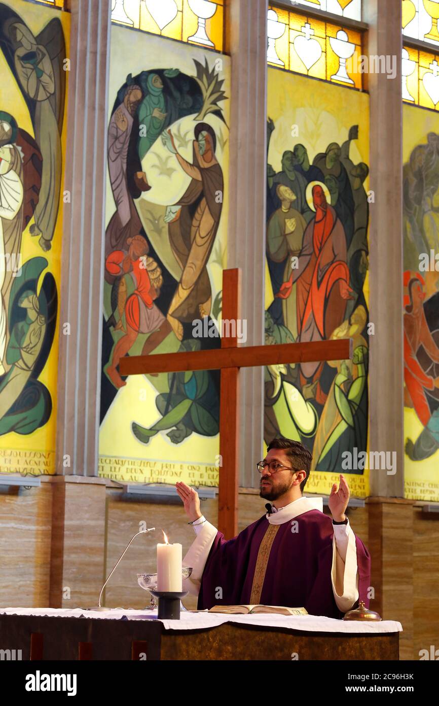 Mass celebrated by a dominican priest in St Jacques church, Montrouge