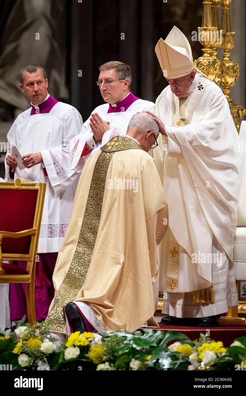 Pope Francis celebrates Episcopal Ordination Mass for newly elevated Bishops  in St Peter's Basilica at the Vatican - Paolo Rudelli, Antoine Camilleri  Stock Photo - Alamy