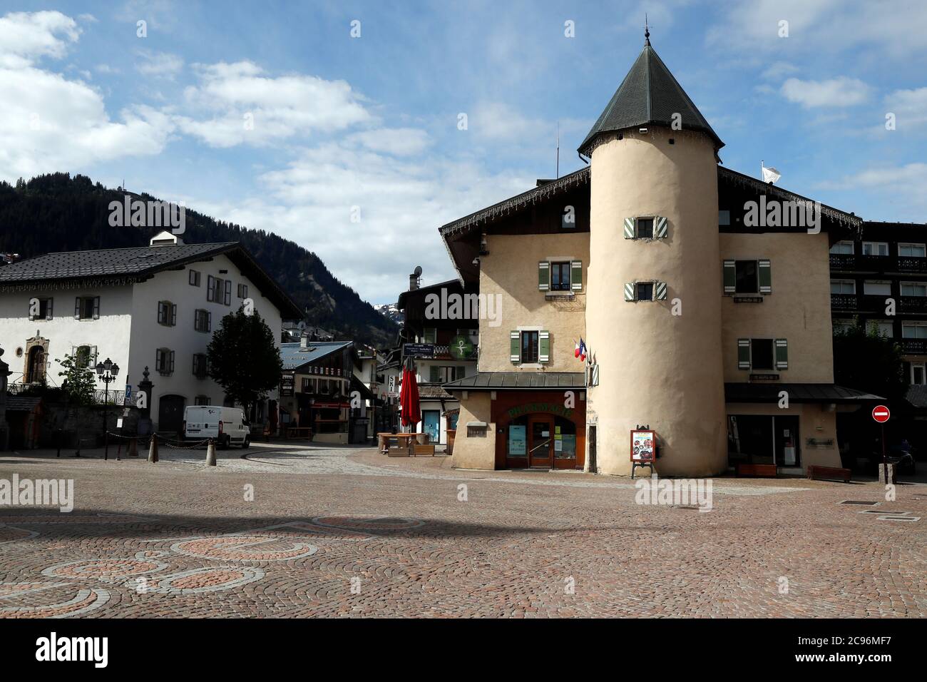 Coronavirus epidemic (covid-19). Lockdown. Empty street. Megeve. France  Stock Photo - Alamy