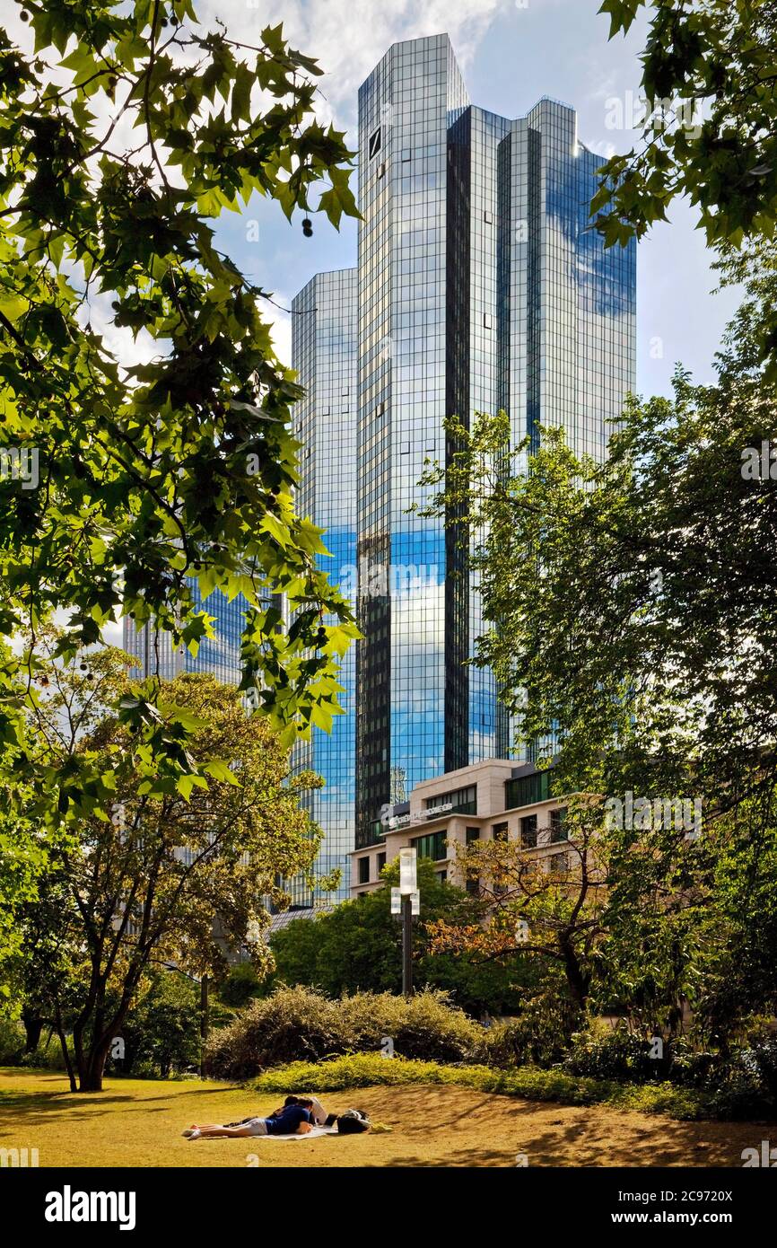 people in the park Taunusanlage in front of the Deutsche Bank Group Headquarters, Germany, Hesse, Frankfurt am Main Stock Photo