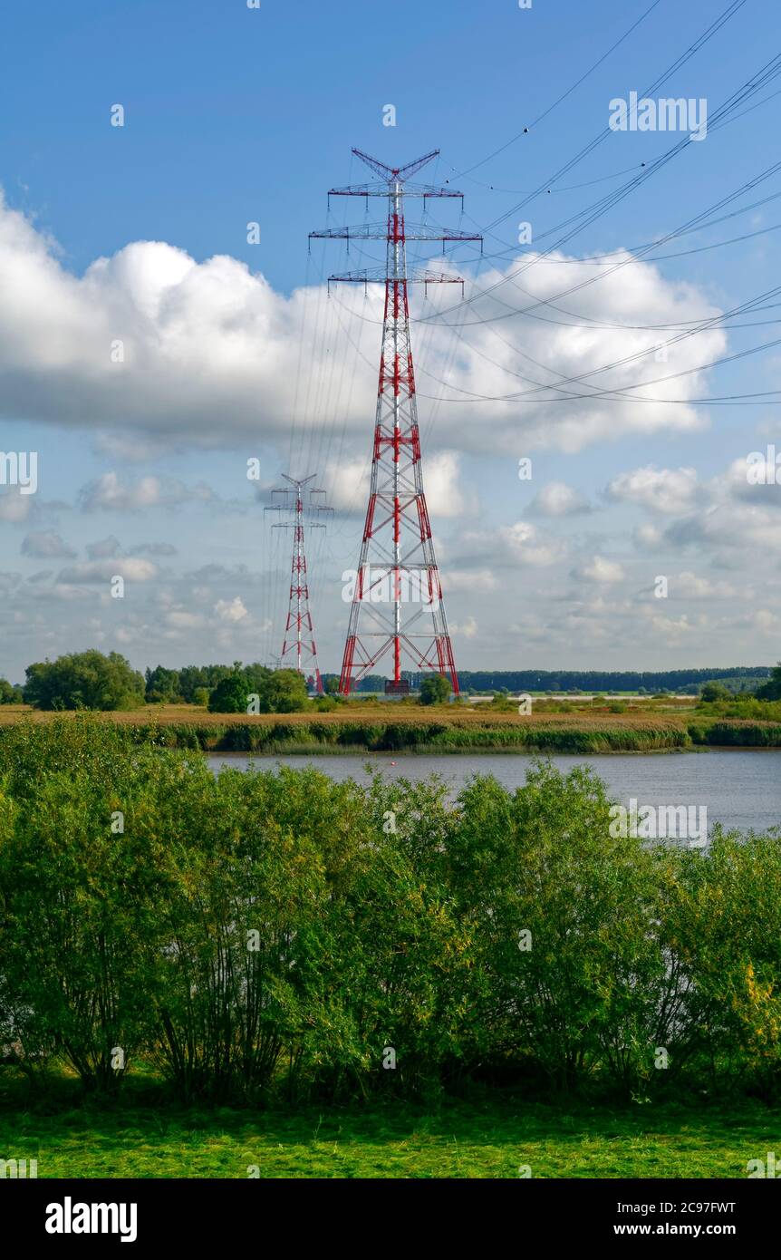 Elbe crossing 1: transmission tower on river Elbe, view from southern riverside near Twielenfleth, Lower Saxony, Germany Stock Photo
