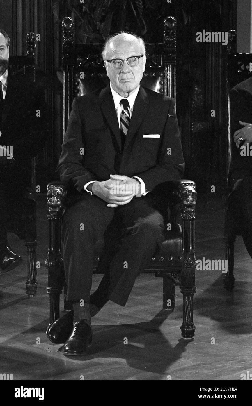 IOC President Avery BRUNDAGE sits in a chair, visit of IOC President Avery BRUNDAGE in Munich, preparation for the 1972 Summer Olympics in Munich from 26.08. - 11.09.1972, games 72 of the XX. Olympics, usage worldwide Stock Photo