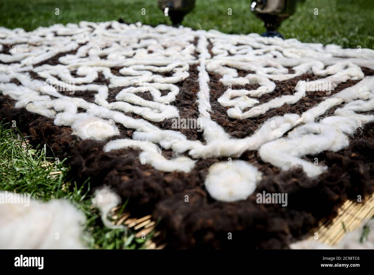 Yarn Rug Process Man weaving rug hi-res stock photography and images - Alamy