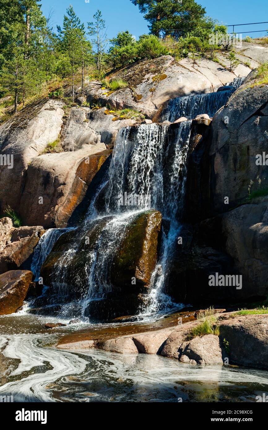 Pond fountain waterfall garden hi-res stock photography and images - Page  15 - Alamy