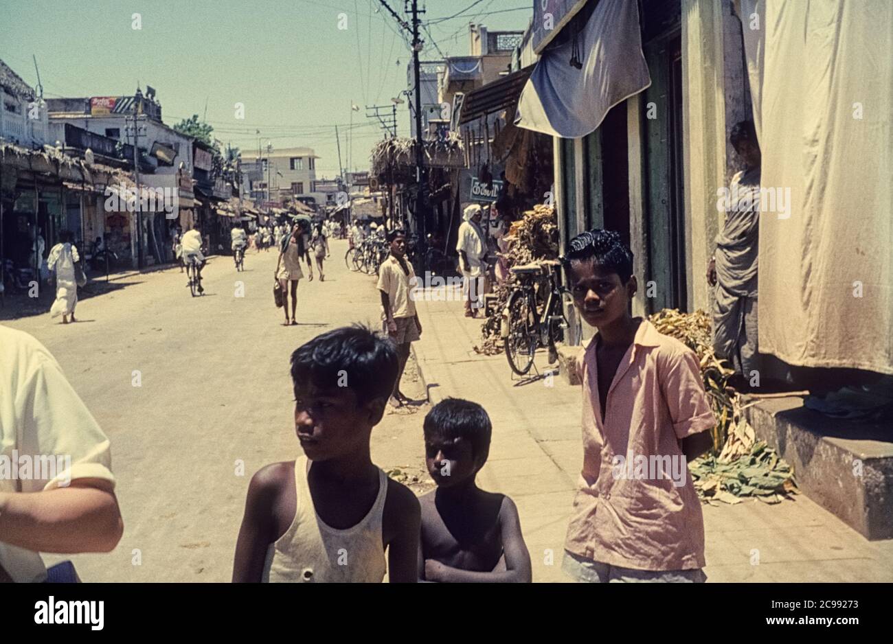 Scene in a street in Cuddalore in the early sixties. Cuddalore, Tamil Nadu, India, 1961/1962 Stock Photo