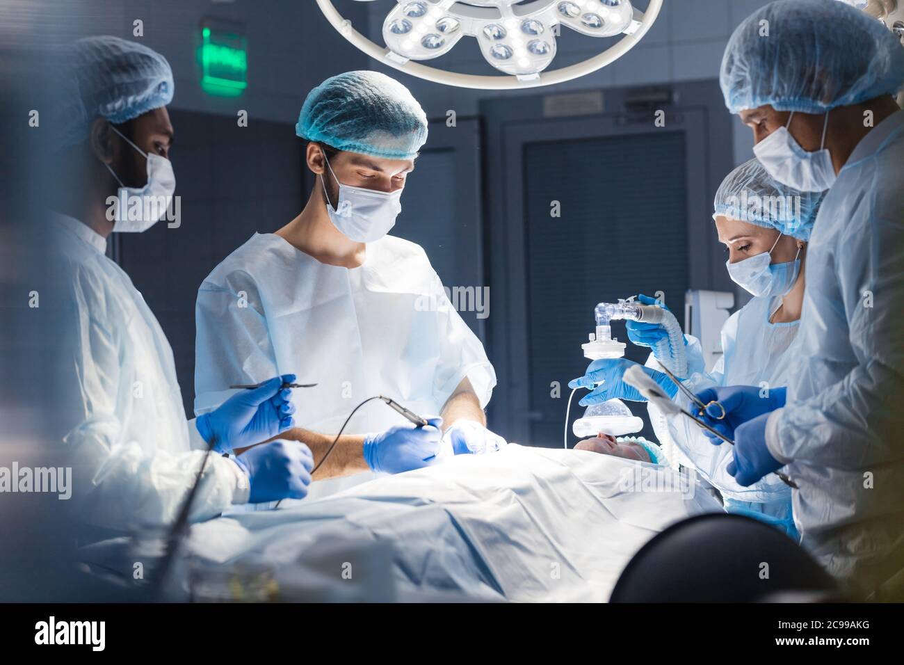 Hospital theatre lights blurry hi-res stock photography and images - Alamy