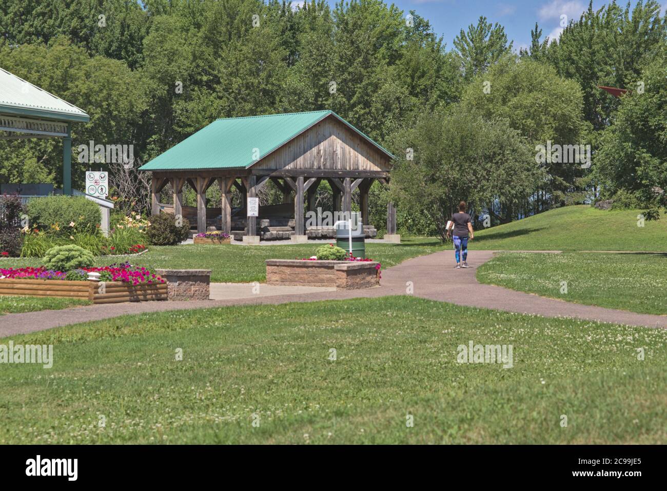 people enjoying the day at the pembroke marina park Stock Photo