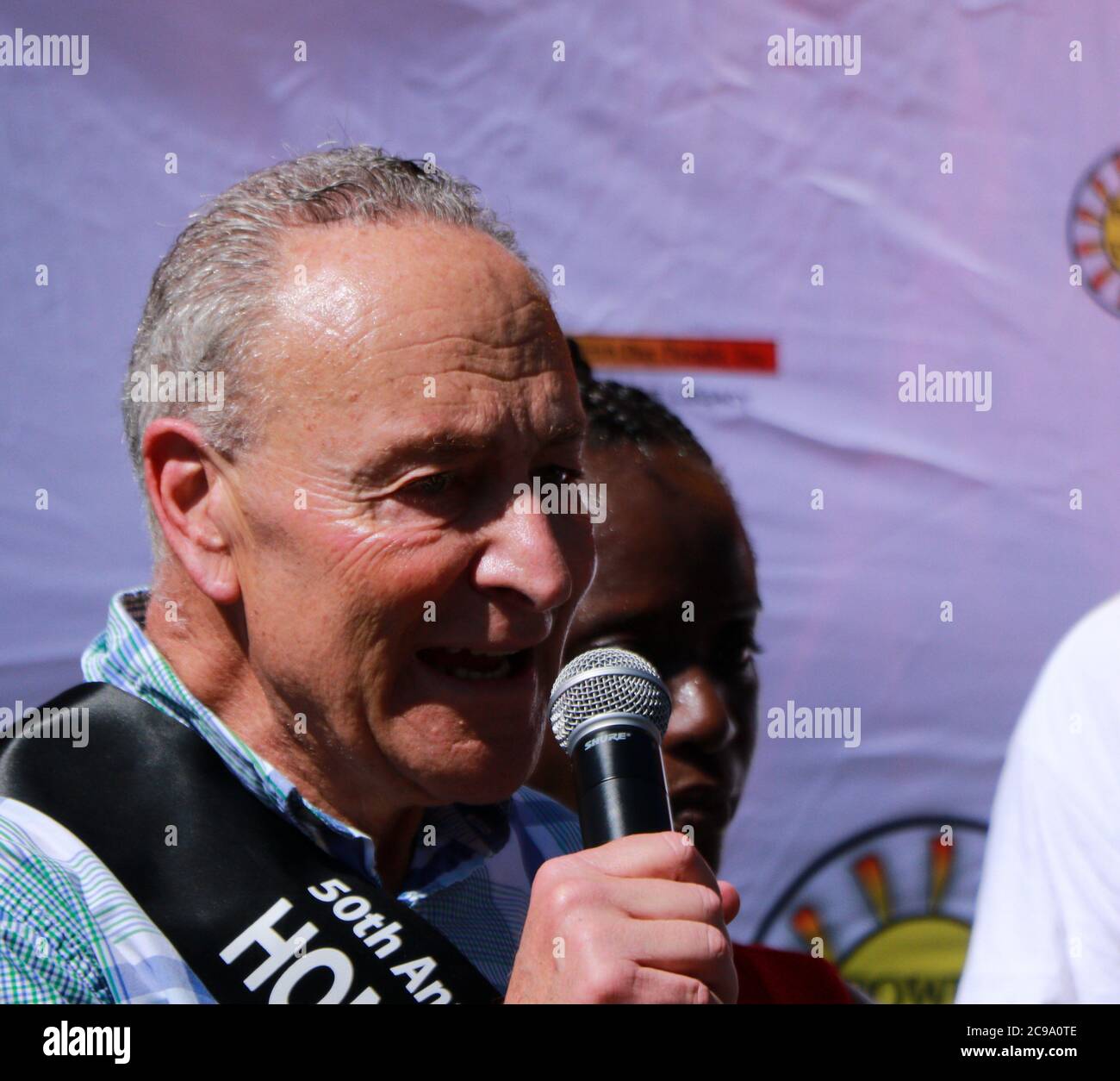 Chuck schumer speaking nyc hi-res stock photography and images - Alamy