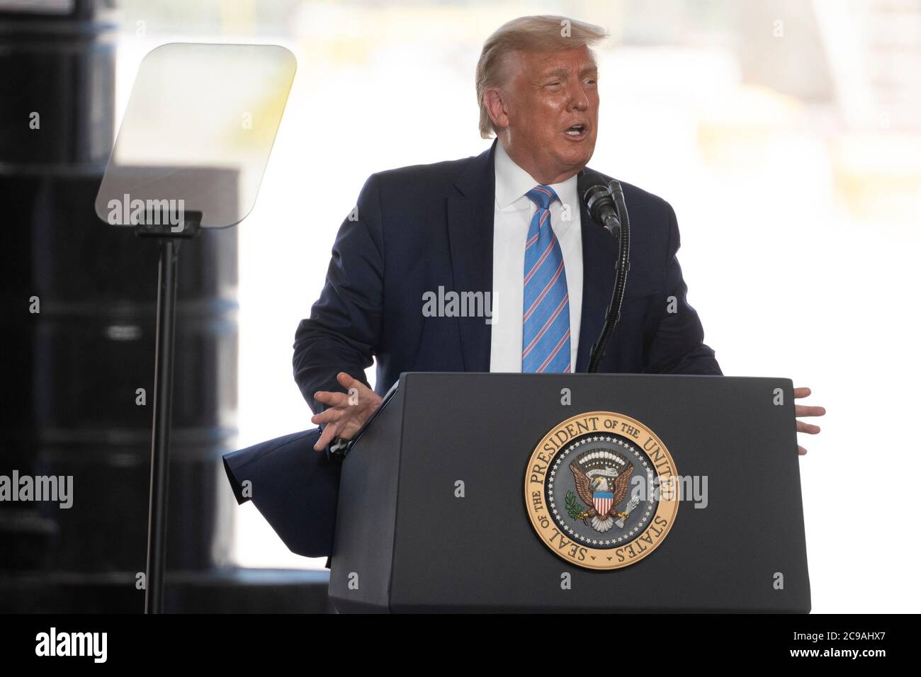 Midland, TX USA July 29, 2020: U.S. President DONALD TRUMP speaks to invited guests next to the Latshaw #9 drilling rig on the Double Eagle well site near Midland. Credit: Bob Daemmrich/Alamy Live News Stock Photo