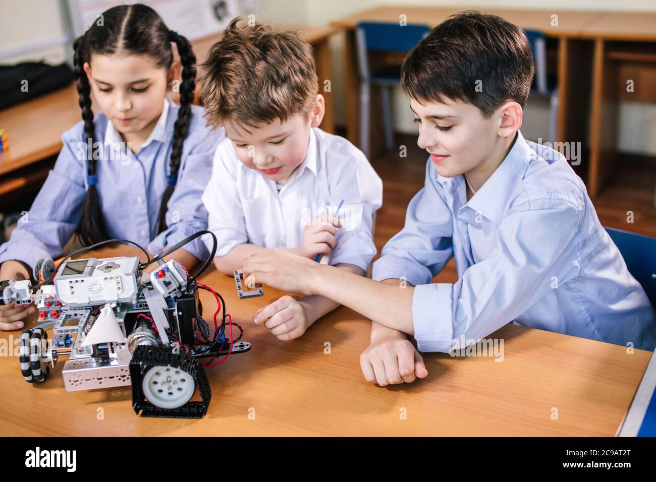 Technology exhibition kids hi-res stock photography and images - Alamy