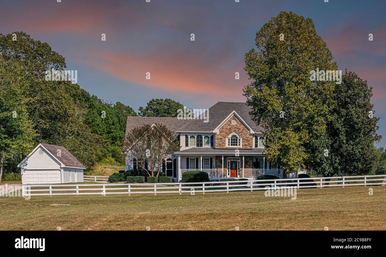 Stone farm house hi-res stock photography and images - Alamy