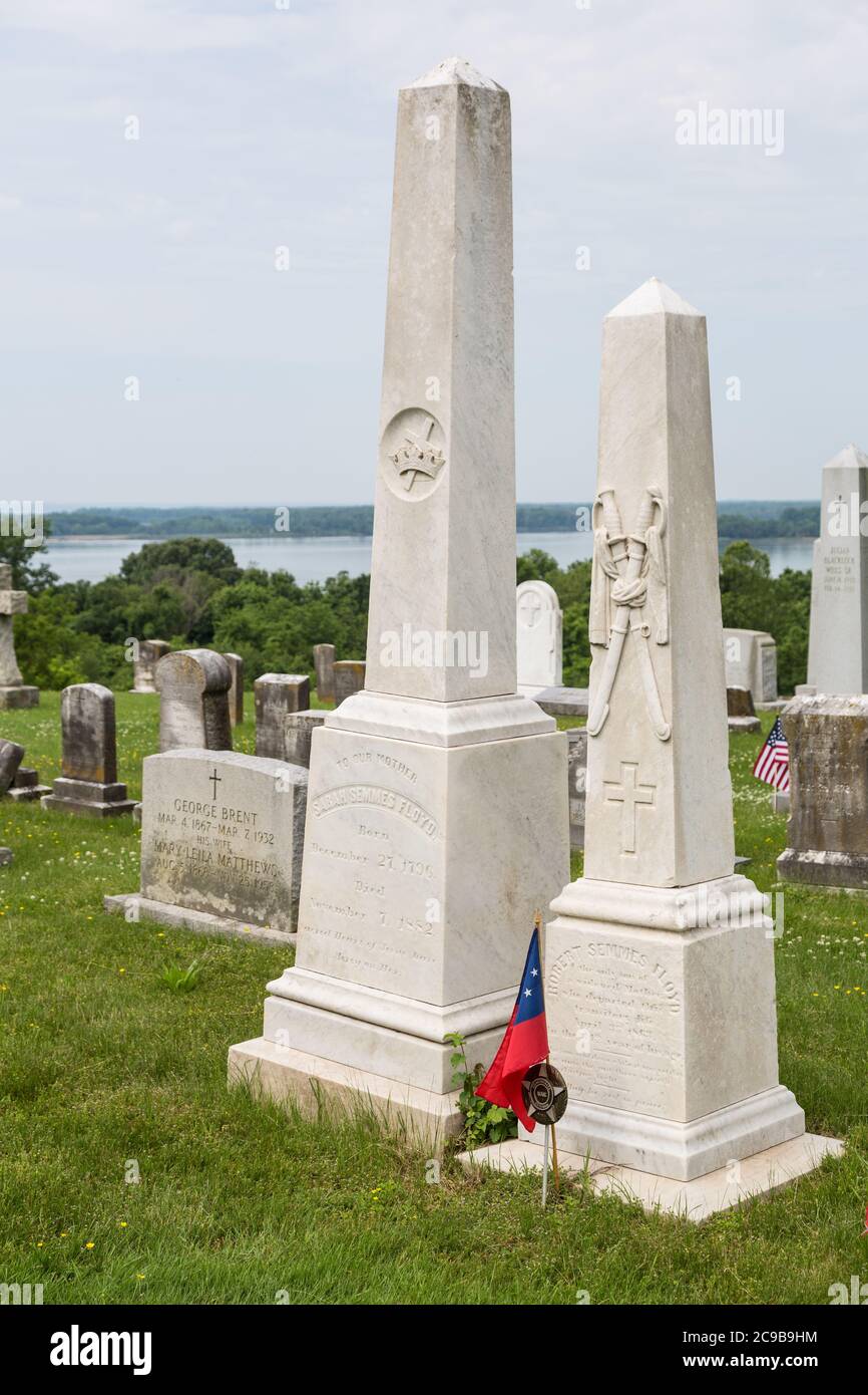 Maryland Jesuit History.  Confederate Soldier's Grave, Graveyard of St. Ignatius Church, Chapel Hill Point, Maryland. Stock Photo