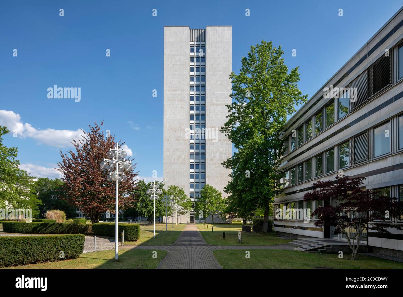 Bonn, Regierungsviertel (Bundesviertel, Parlamentsviertel), Allianzbauten am Tulpenfeld, 1964-1969 von Hanns Dustmann erbaut, Tulpenfeld-Hochhaus, heu Stock Photo
