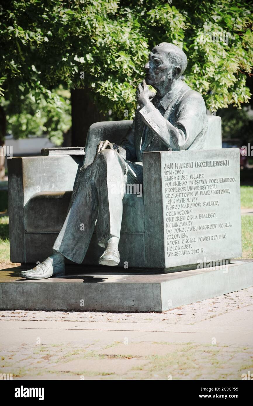 Warsaw, Poland statue of Jan Karski ( born Jan Kozielewski ) a WW2 Polish home army secret agent and wartime courier in the Warsaw Ghetto district Stock Photo