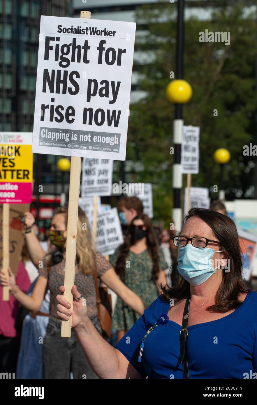 Nhs staff hospital workers nurses hi-res stock photography and images ...