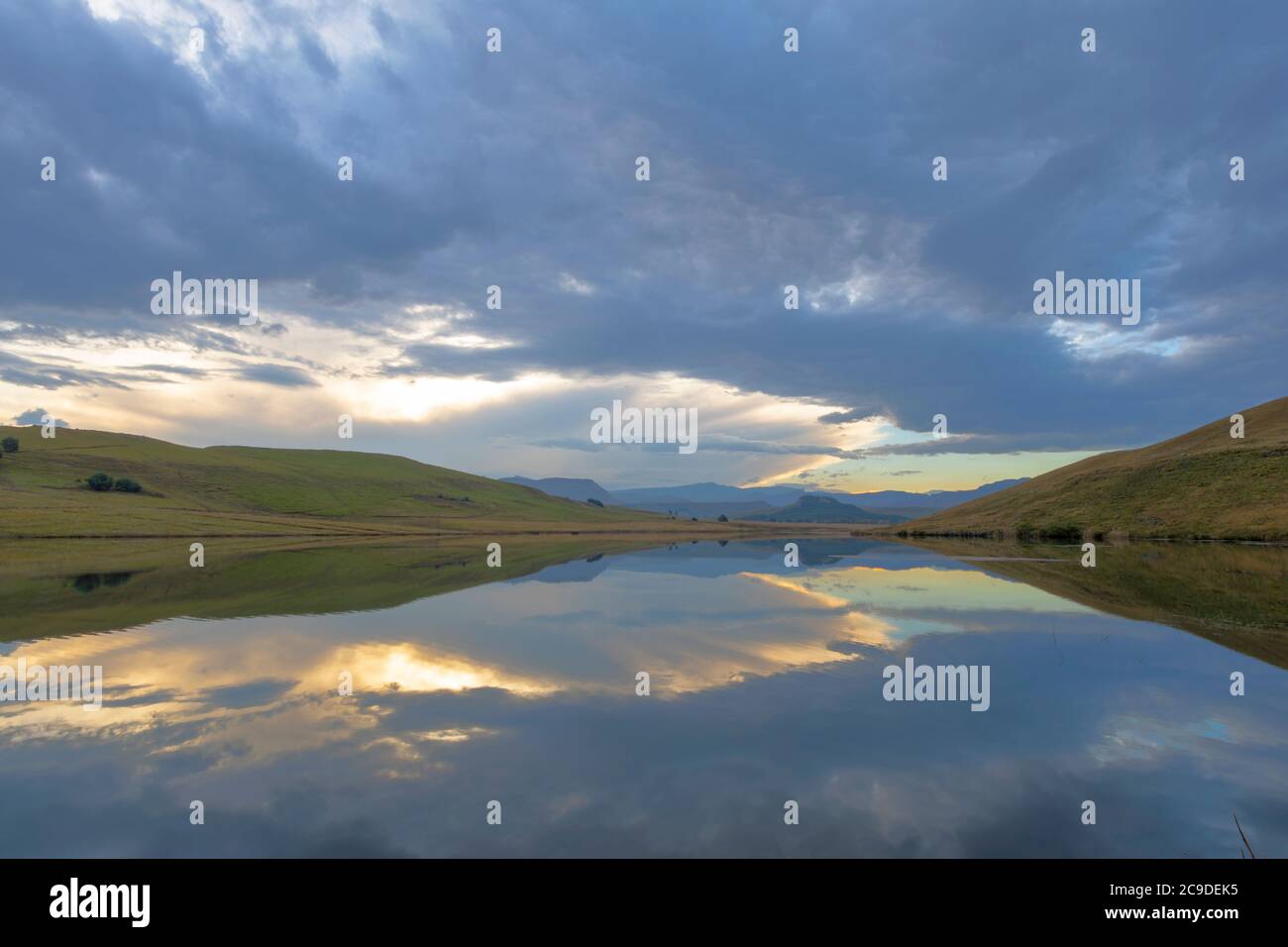 Reflect on water hi-res stock photography and images - Alamy