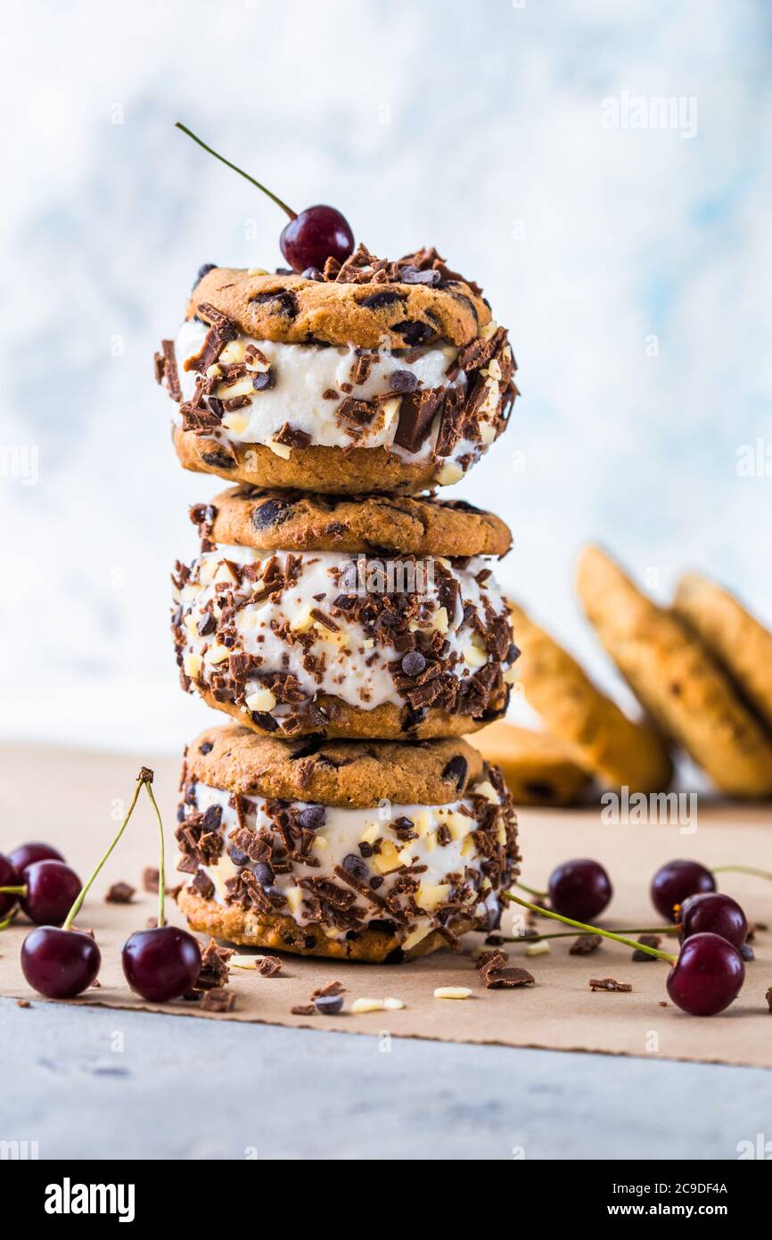 Page 3 Classic Chocolate Chip Cookies High Resolution Stock Photography And Images Alamy