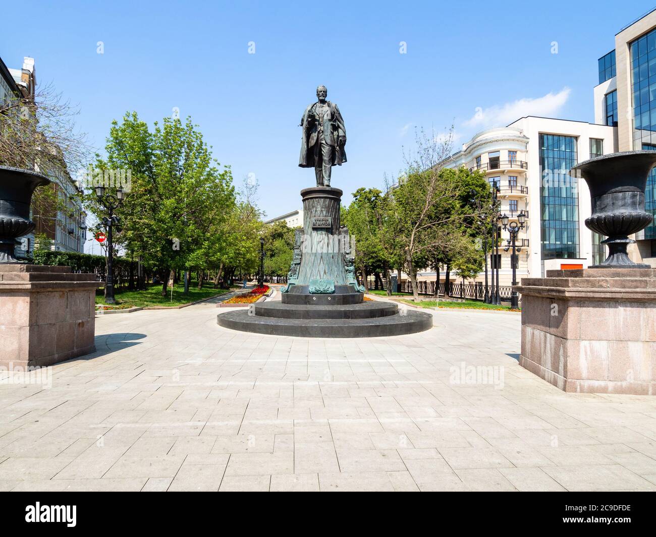MOSCOW, RUSSIA - JULY 12, 2020: view of Sretensky Boulevard with statue of Shukhov on Turgenevskaya Square in Moscow city. The monument was created by Stock Photo
