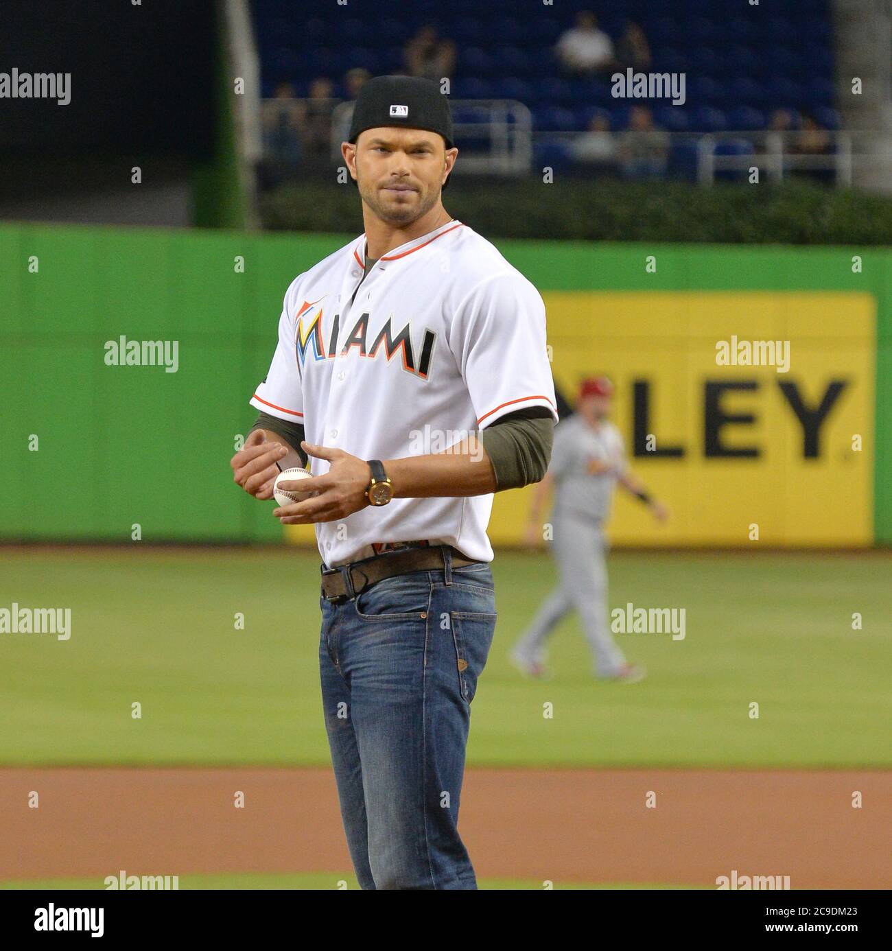 Kellan Lutz and Antonio Banderas throw ceremonial first pitch at