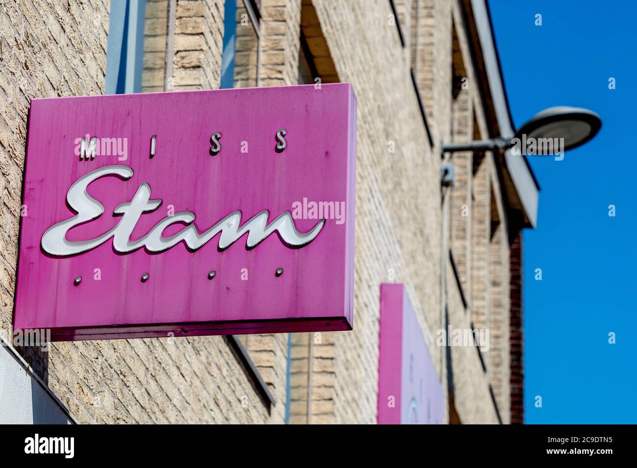 Etam High Resolution Stock Photography And Images Alamy