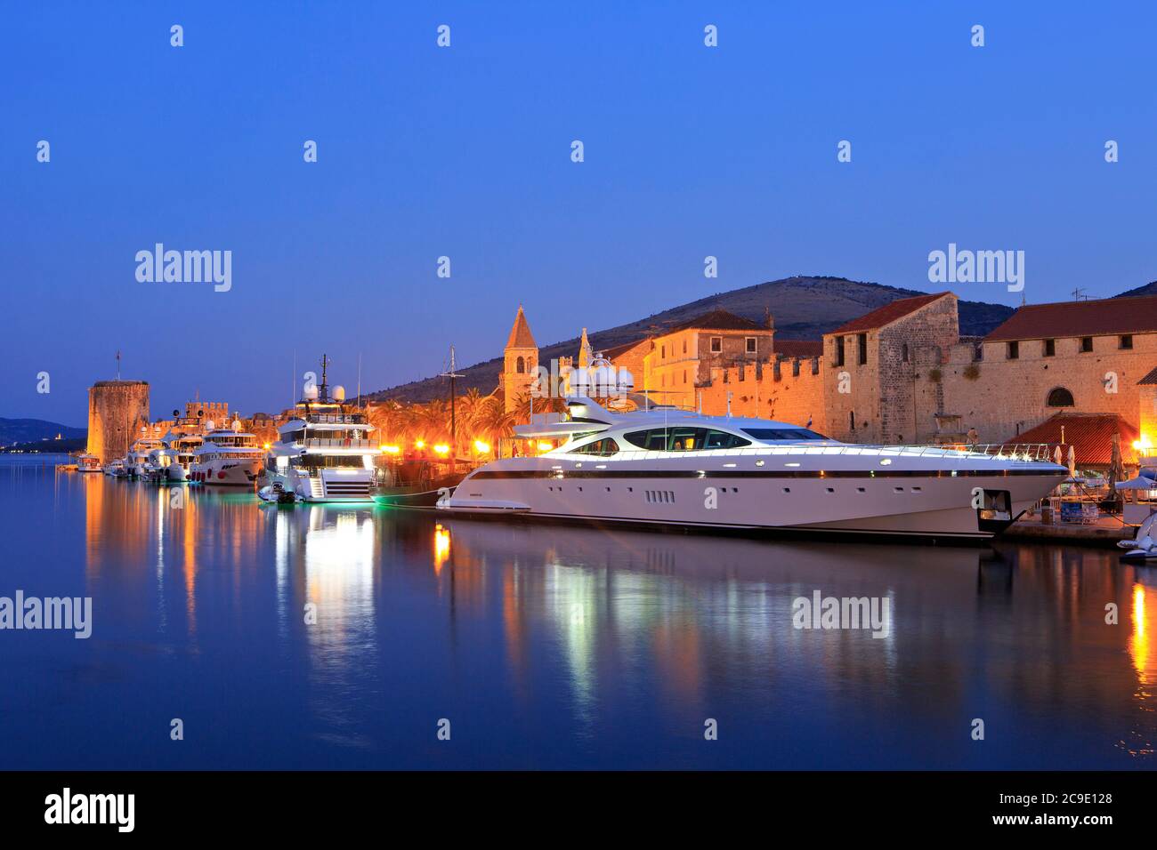 Powerboats speedboats hires stock photography and images Alamy
