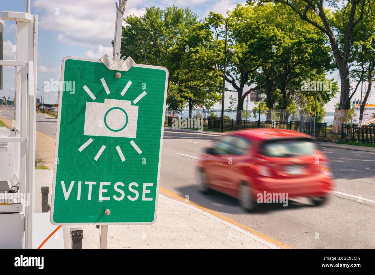 French-language  sign warning of Photo radar speed camera in Montreal, Canada - Vitesse means speed in french. Stock Photo