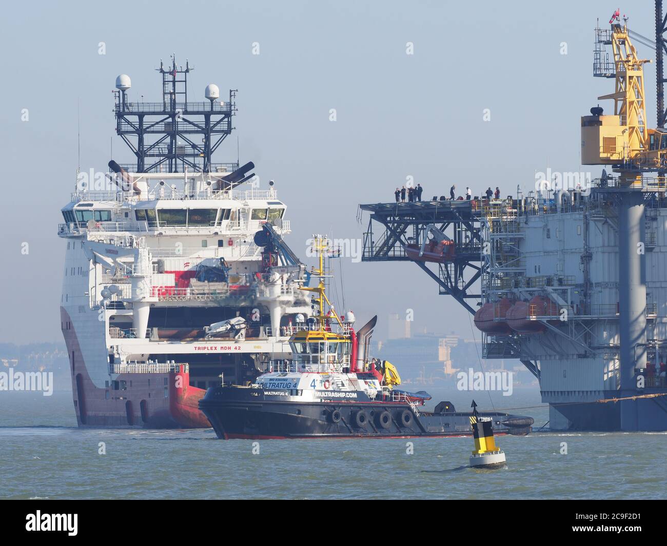 Laid up oil rig hi-res stock photography and images - Alamy