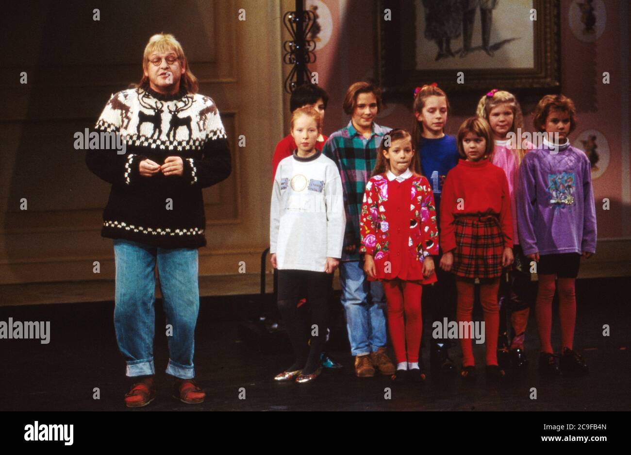 Wetten dass, Spielshow, Deutschland 1992, Gaststar Diether Krebs als Martin mit Kinderchor Stock Photo