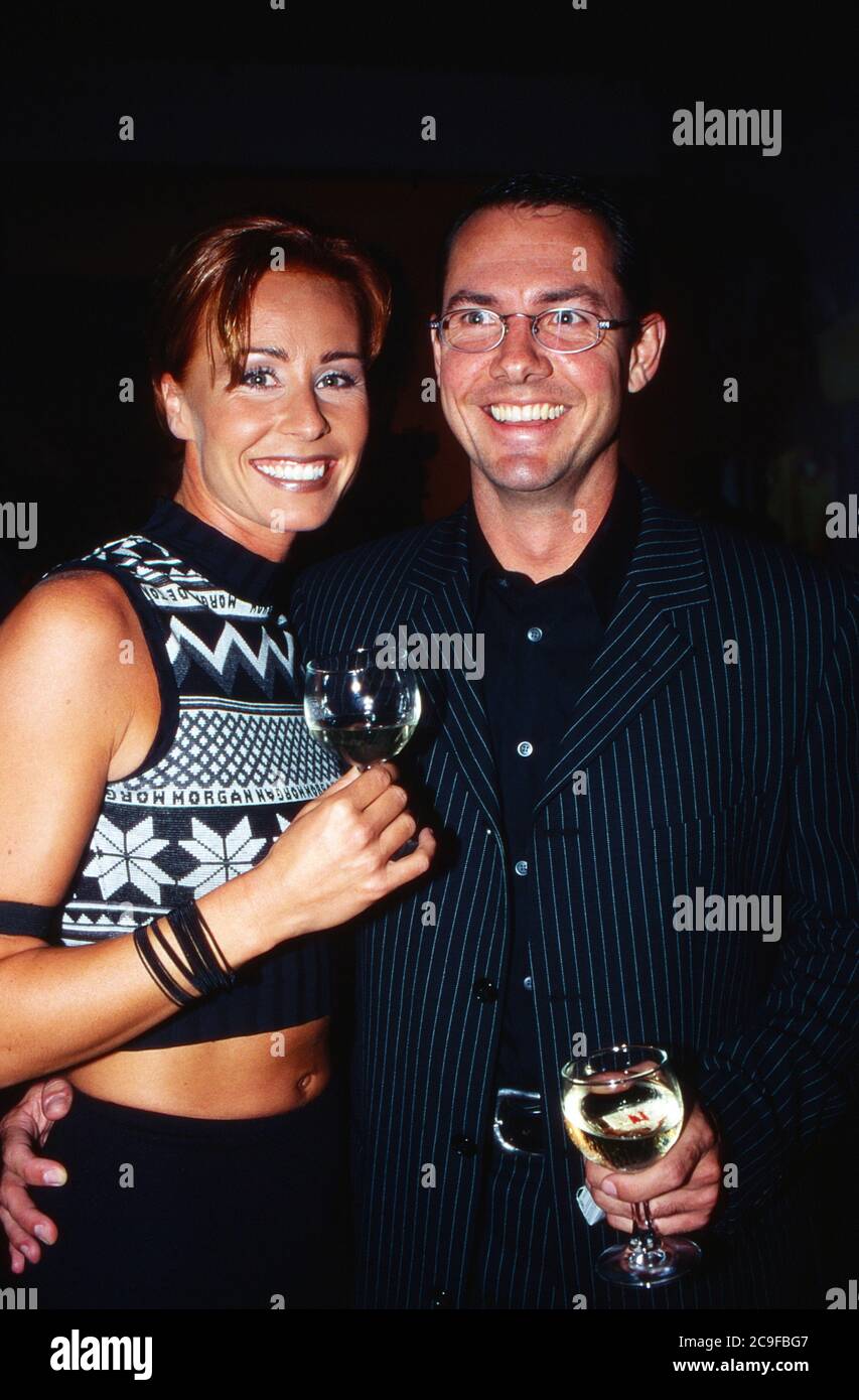 Moderatorin Sonja Zietlow mit Freund Andre Hegger bei einer  Abendveranstaltung, Deutschland um 1995 Stock Photo - Alamy