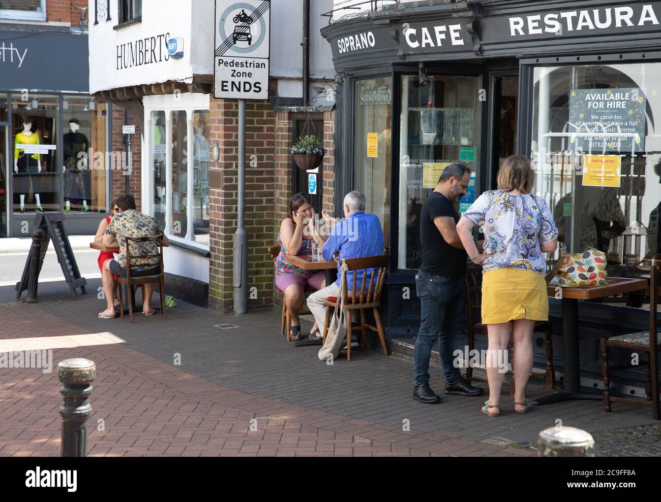 Sevenoaks,Kent,31st July 2020,People dine Alfresco on the Hottest Day of the year in Sevenoaks, Kent. The forecast is for 32C sunny with a gentle breeze and is to be cooler for the weekend.Credit: Keith Larby/Alamy Live News Stock Photo