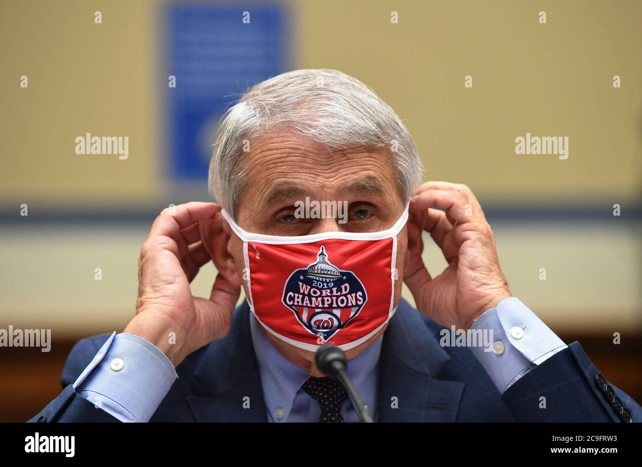 Dr anthony fauci mask hi-res stock photography and images - Alamy