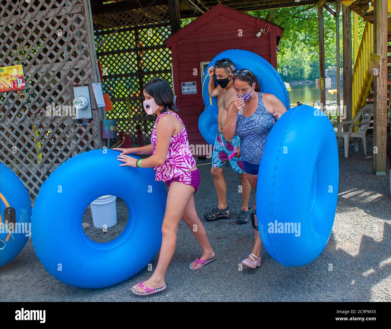 Delaware river tubing hires stock photography and images Alamy