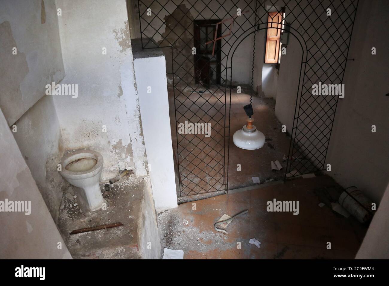 Calitri - Interno di una casa abbandonata Stock Photo
