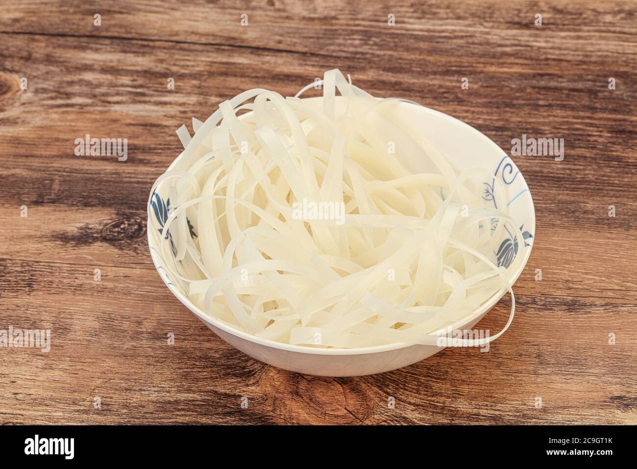 Boiled rice noodle ready for cooking Stock Photo - Alamy