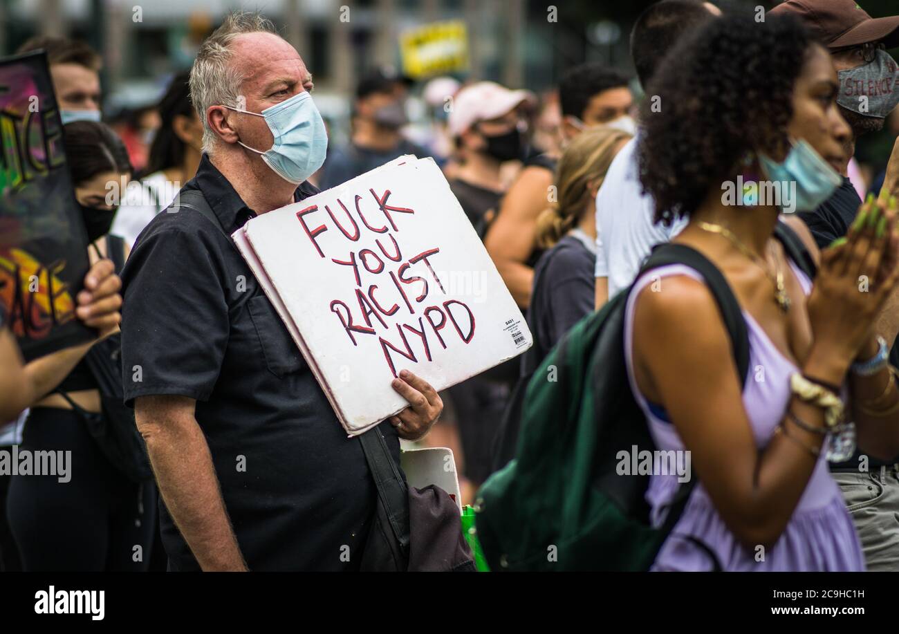 Protesters Demand Protesters demand no federal police in New York City Stock Photo - Alamy
