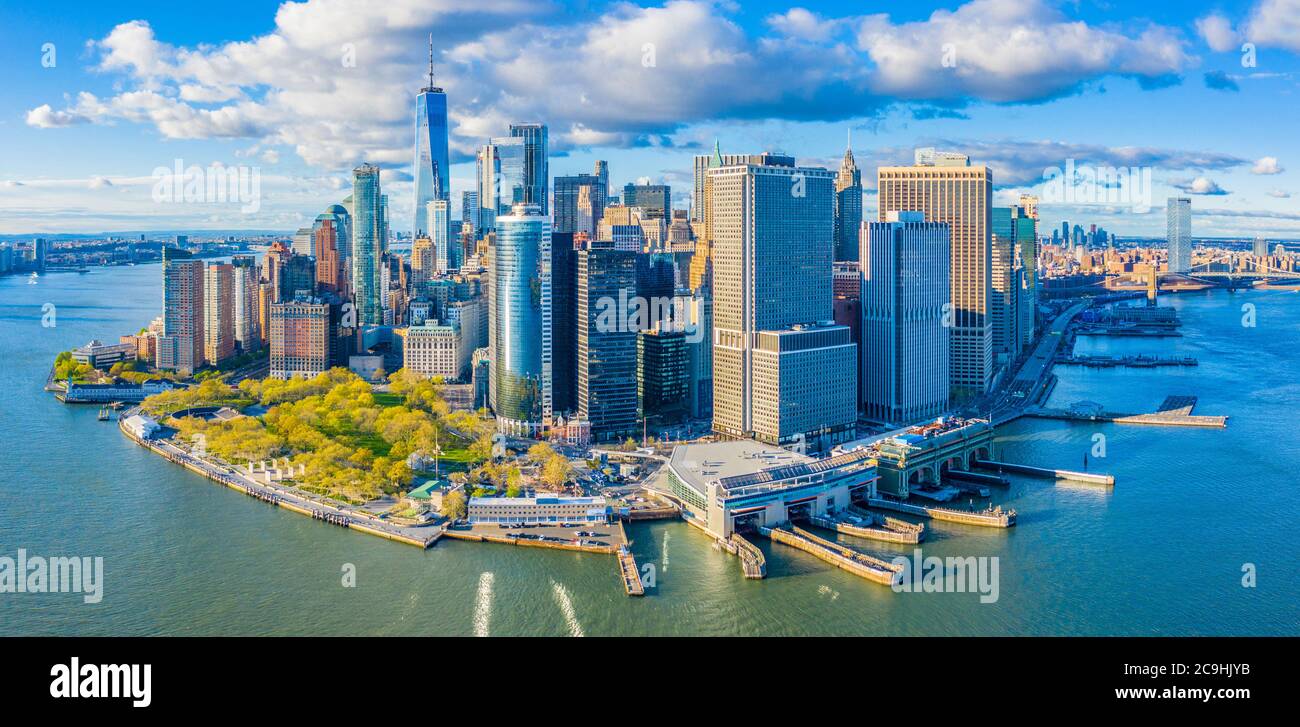 Aerial view of the Lower Manhattan skyline featuring One World Trade Center, Battery Park, Staten Island Ferry, and South Street Seaport Stock Photo