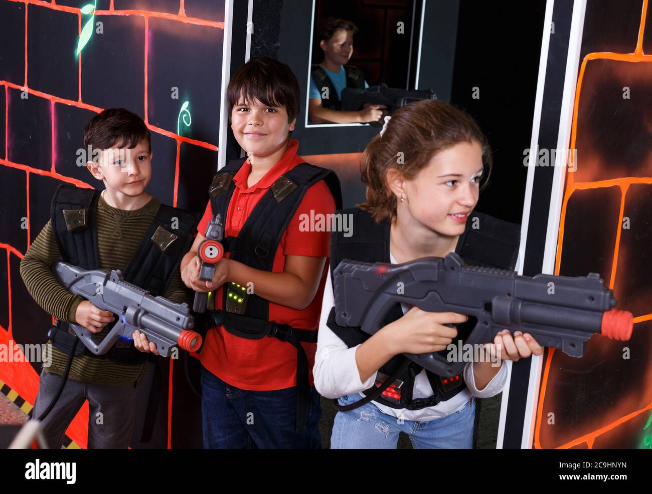 Boy and girl holding rifle illustration, Laser tag Game Child