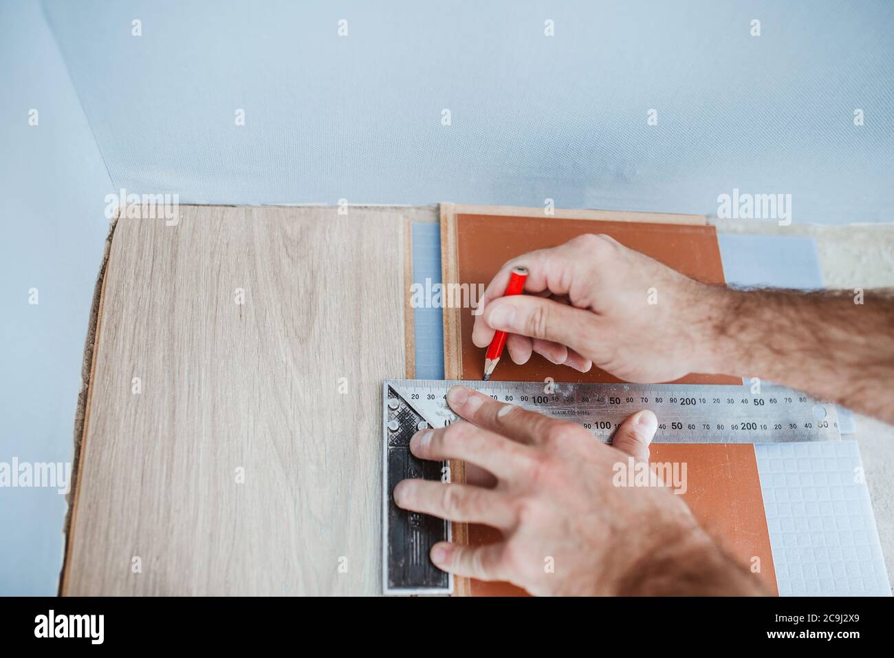 Floating flooring technology for laminate panels trimming and