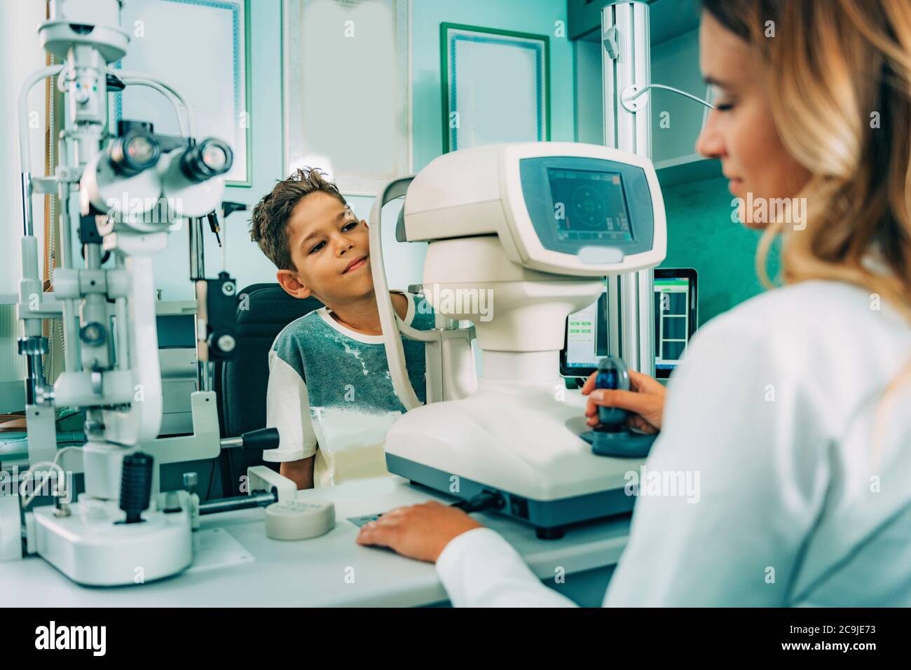 Ophthalmology. Auto refractometer eye examination Stock Photo Alamy