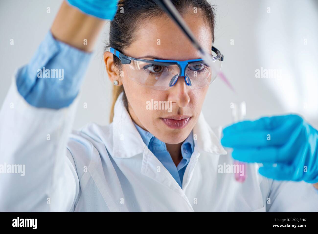 Laboratory technician with micro pipette Stock Photo - Alamy