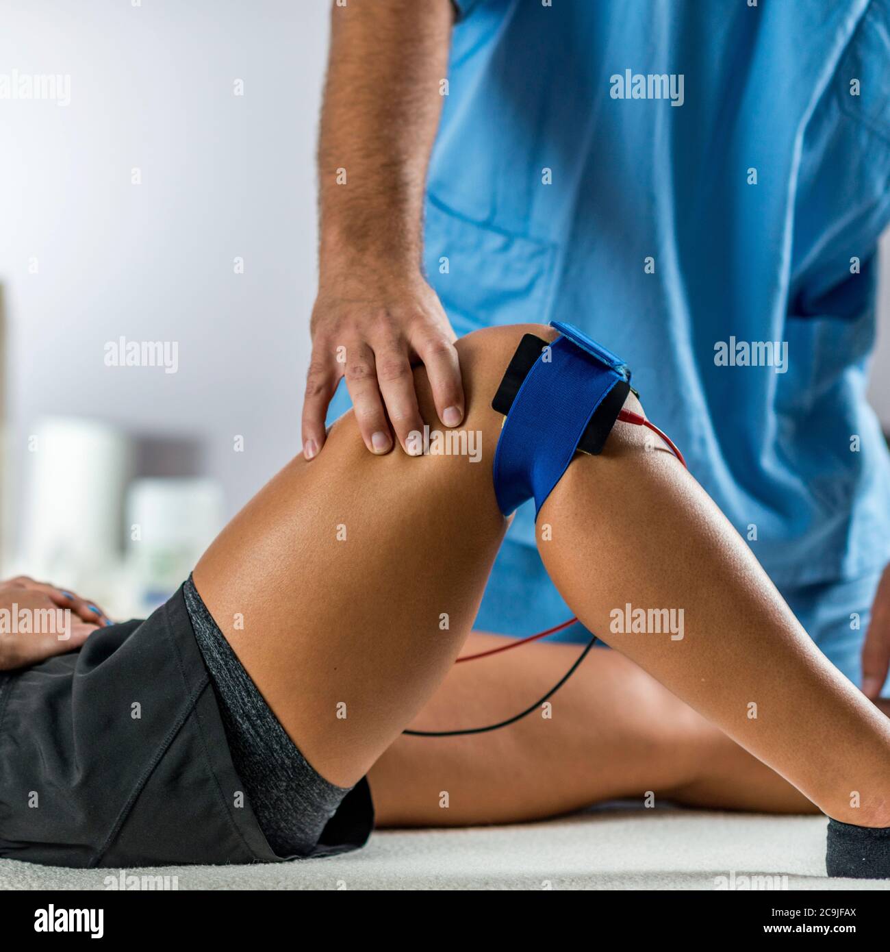 https://c8.alamy.com/comp/2C9JFAX/electrical-muscle-stimulation-in-physical-therapy-therapist-positioning-electrodes-on-a-patients-knee-2C9JFAX.jpg
