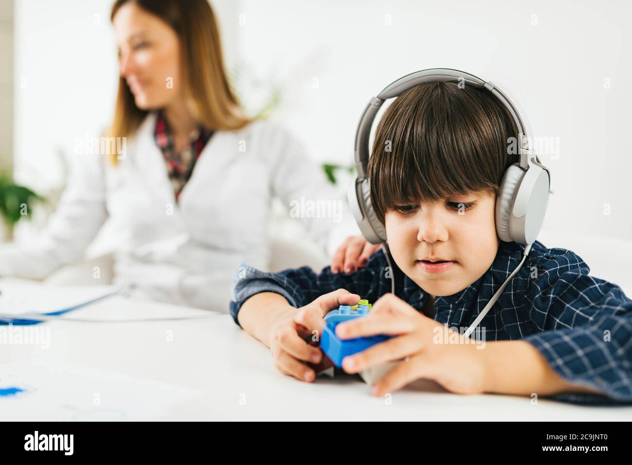 игровая аудиометрия для ребенка. тимпанометрия 302. физиотерапия для детей. аудиометрия у детей. акустическая импедансометрия уха.