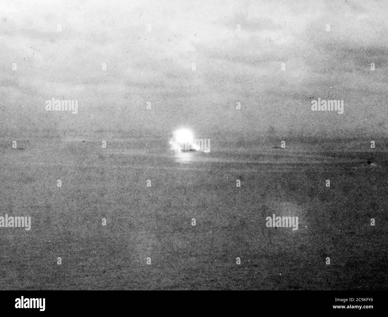 Japanese battleship Yamato explodes on 7 April 1945 (NH 62579). Stock Photo