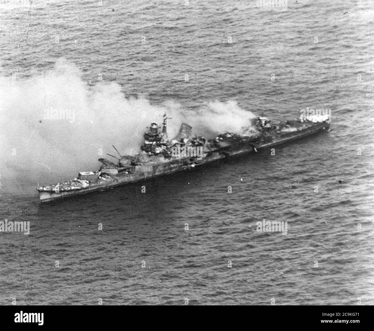 Japanese cruiser Mikuma burning and sinking on 6 June 1942 Stock Photo