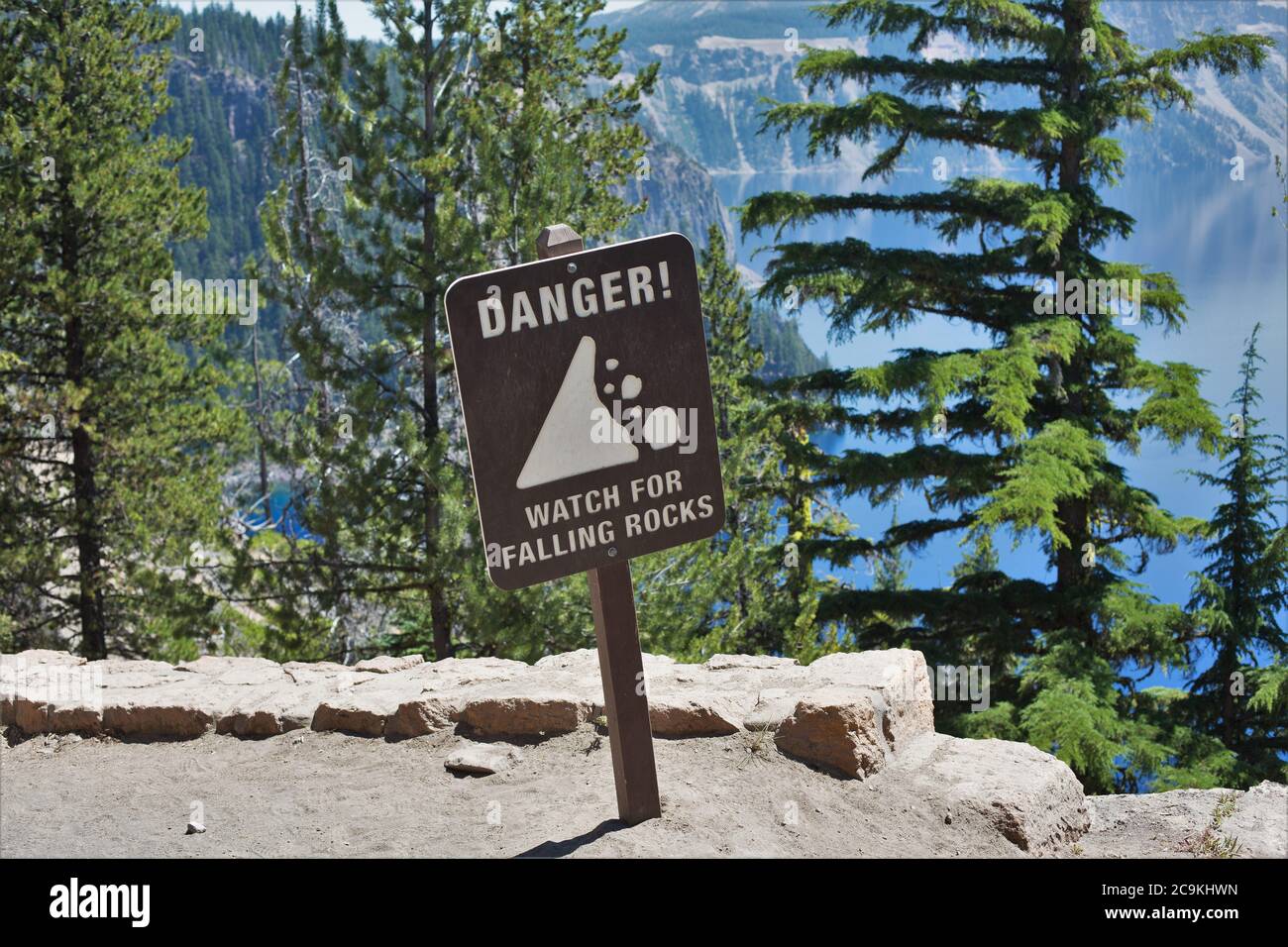 Falling rocks sign hi-res stock photography and images - Alamy