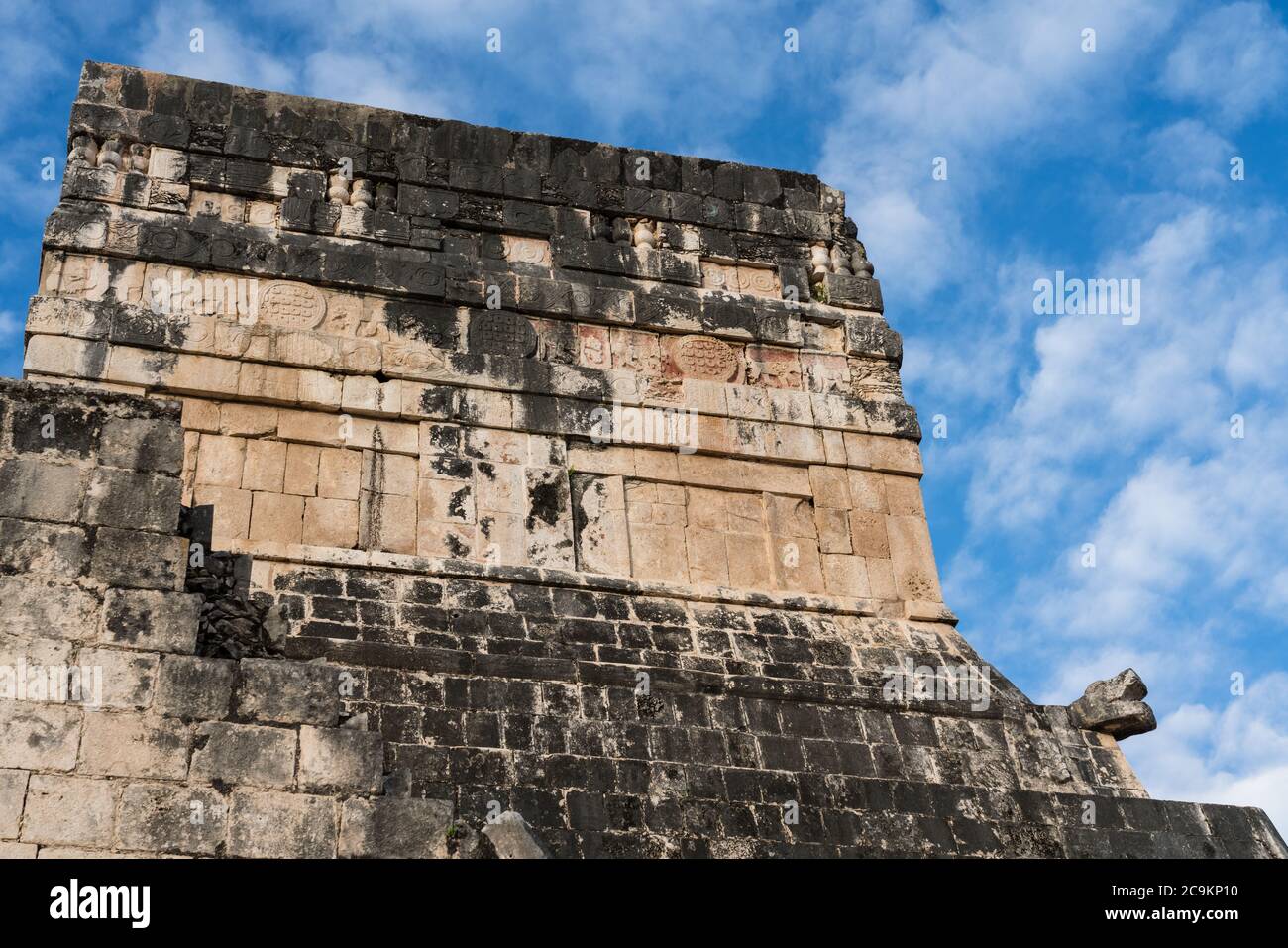 The Upper Temple of the Jaguar overlooking the Great Ball Court in the  ruins of the great Mayan city of Chichen Itza, Yucatan, Mexico. The  Pre-Hispa Stock Photo - Alamy