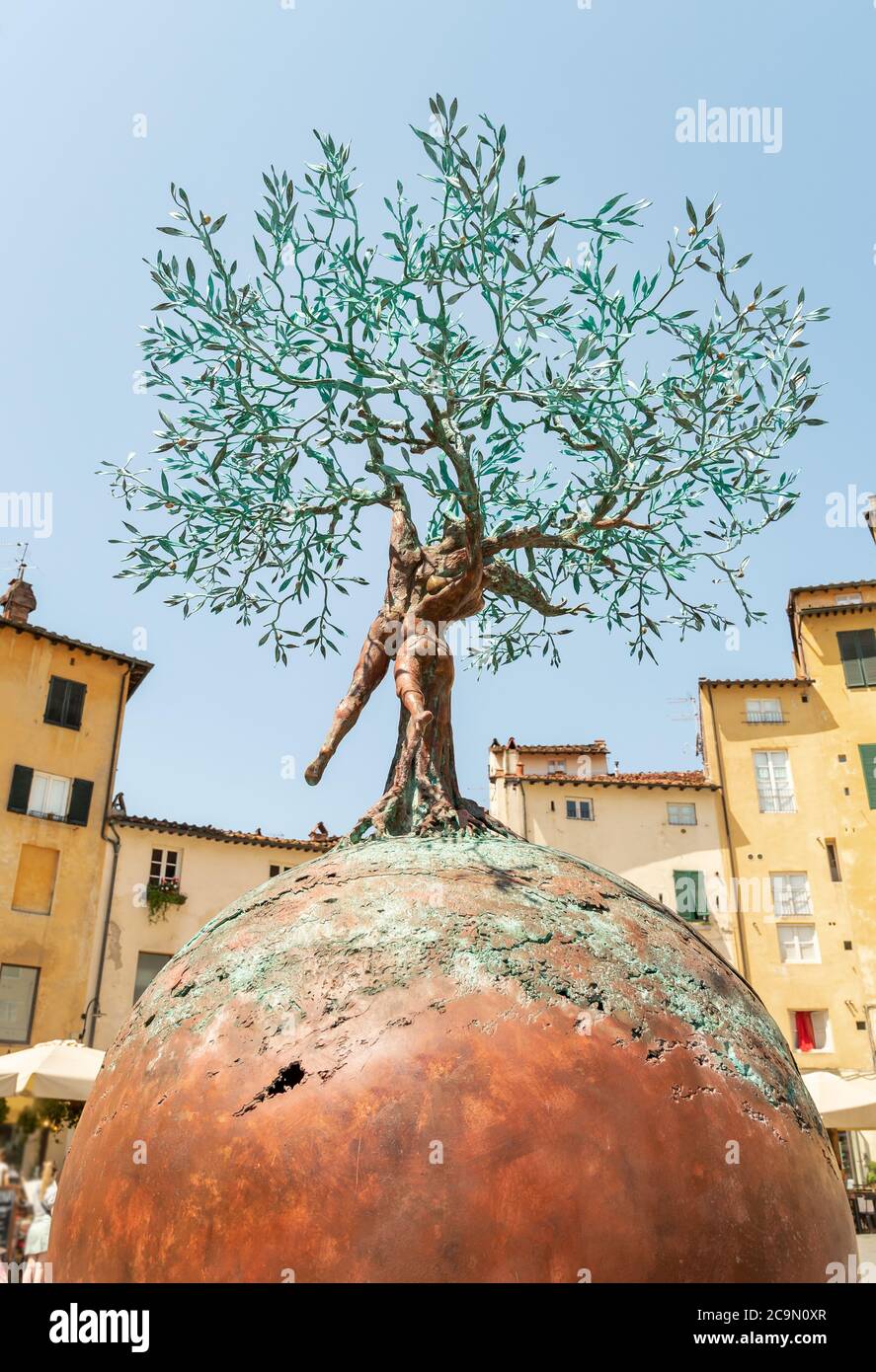 Bronze sculpture of the Tree of Life of Andrea Roggi in the Amphitheater  square in old town Lucca, Tuscany, Italy Stock Photo - Alamy